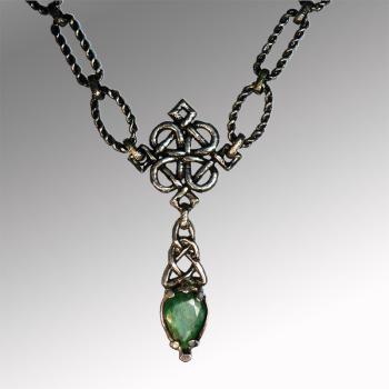 Keltisches Collier aus Antique Pewter mit echtem Smaragd